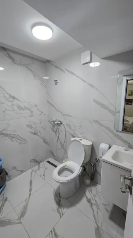 Tirane, jepet me qera apartament 2+1 Kati 6, 70 m² 670 € Selite
