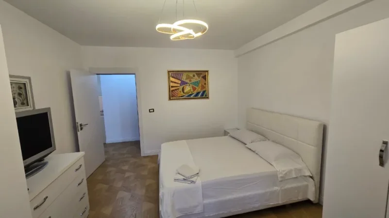 Tirane, jepet me qera apartament 2+1 Kati 6, 70 m² 670 € Selite