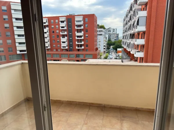 Tirane, jepet me qera apartament 1+1 Kati 4, 71 m² 580 € (Rruga e Kavajes)