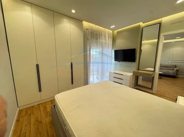 Tirane, jepet me qera apartament 1+1+Ballkon Kati 10, 65 m² 650 € (IBN Residence)