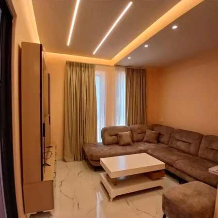 Tirane, jepet me qera apartament 1+1 Kati 2, 65 m² 450 € (Rruga e Dibres)