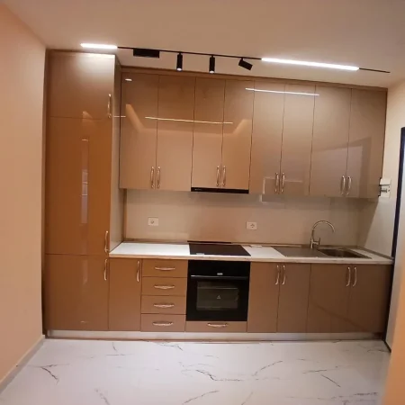 Tirane, jepet me qera apartament 1+1 Kati 2, 65 m² 450 € (Rruga e Dibres)