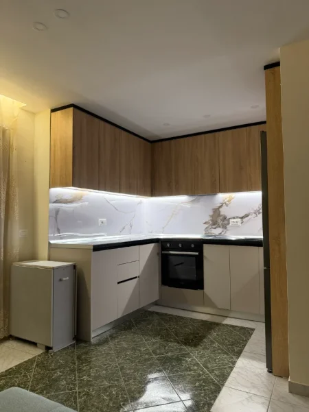 Tirane, jepet me qera apartament 1+1+Aneks+Ballkon Kati 5, 61 m² 610 € (Irfan Tomini)