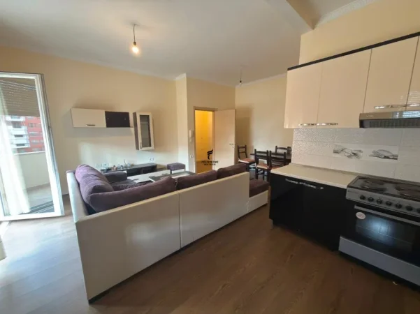 Tirane, jepet me qera apartament 1+1 Kati 4, 71 m² 550 € (ISH PARKU)