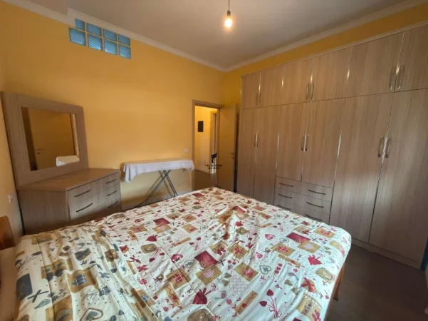 Tirane, jepet me qera apartament 1+1 Kati 4, 71 m² 550 € (ISH PARKU)