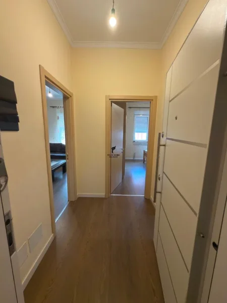 Tirane, jepet me qera apartament 1+1 Kati 4, 71 m² 550 € (ISH PARKU)