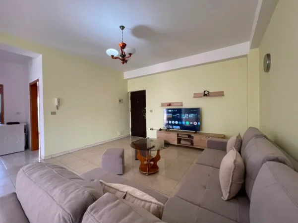 Tirane, jepet me qera apartament 2+1 Kati 3, 120 m² 600 € (Farmacia 10)