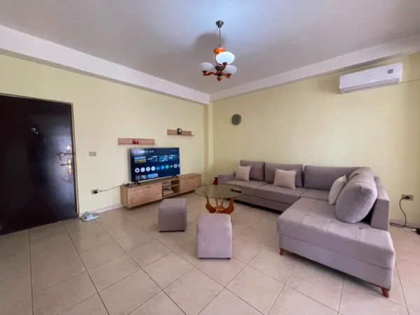 Tirane, jepet me qera apartament 2+1 Kati 3, 120 m² 600 € (Farmacia 10)