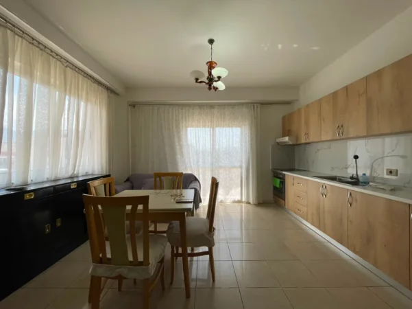 Tirane, jepet me qera apartament 2+1 Kati 3, 120 m² 600 € (Farmacia 10)