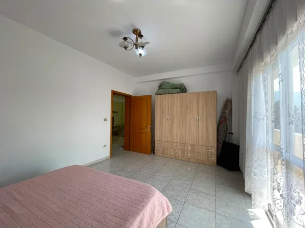 Tirane, jepet me qera apartament 2+1 Kati 3, 120 m² 600 € (Farmacia 10)