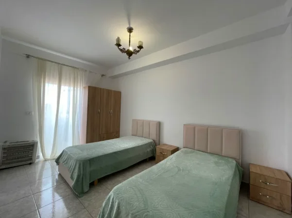 Tirane, jepet me qera apartament 2+1 Kati 3, 120 m² 600 € (Farmacia 10)