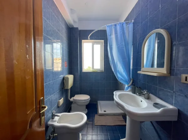 Tirane, jepet me qera apartament 2+1 Kati 3, 120 m² 600 € (Farmacia 10)