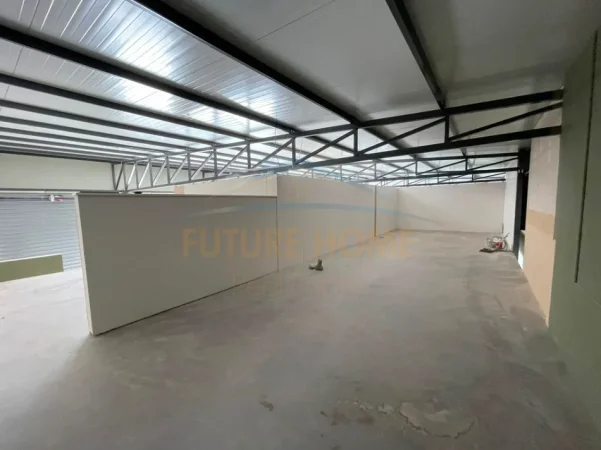 Tirane, jepet me qera magazine Kati 0, 420 m² 1.500 € (Rruga e Arberit)