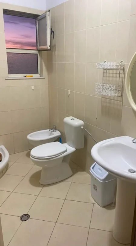 Tirane, jepet me qera apartament 3+1 Kati 8, 115 m² 550 € (Astir)
