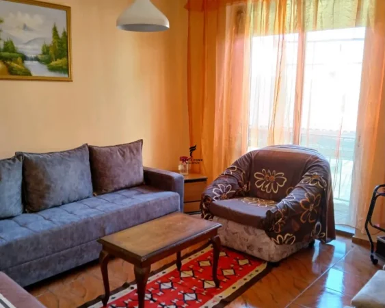 Tirane, jepet me qera apartament 1+1 Kati 3, 65 m² 500 € (BRRYLI)