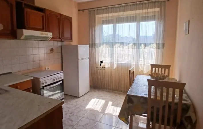 Tirane, jepet me qera apartament 1+1 Kati 3, 65 m² 500 € (BRRYLI)