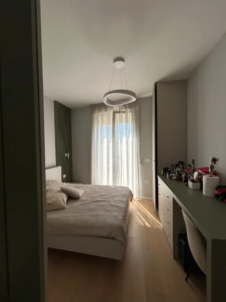 Tirane, jap me qera apartament 2+1+Ballkon , 117 m² 900 € (Ish Tregu)