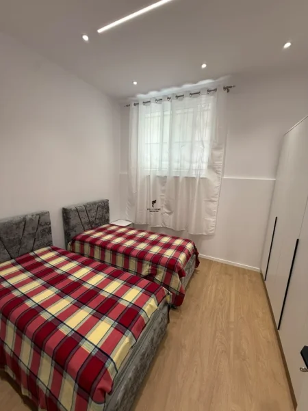 Tirane, jepet me qera apartament 2+1 Kati 1, 80 m² 600 € (KODRA E DIELLIT)