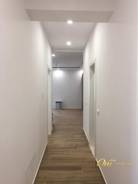 Tirane, jepet me qera 2+1 Kati 6, 117 m² 700 € (IRFAN TOMINI)