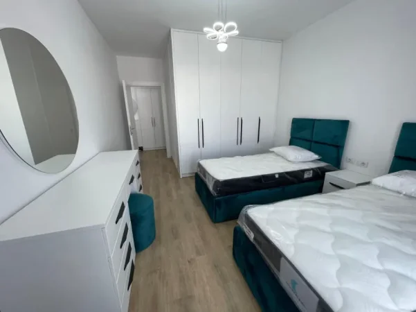 Tirane, jepet me qera apartament 2+1+Ballkon Kati 8, 550 € 