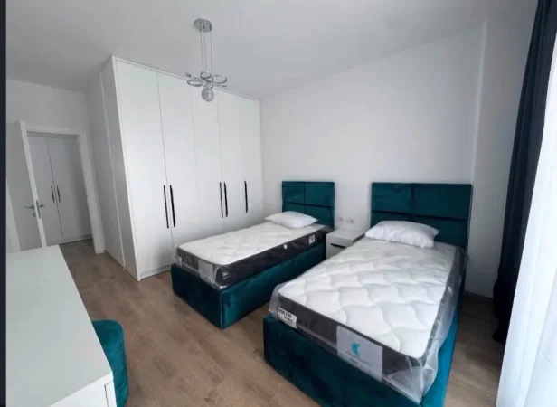 Tirane, jepet me qera apartament 2+1+Ballkon Kati 8, 550 € 