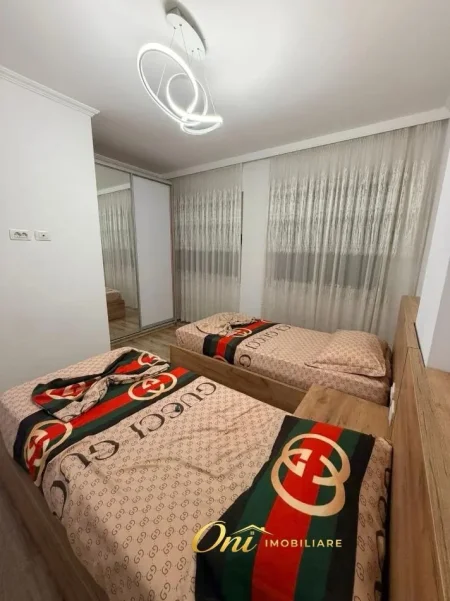 Tirane, jepet me qera apartament 1+1 Kati 5, 70 m² 480 € (YZBERISHT)