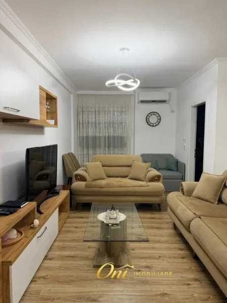 Tirane, jepet me qera apartament 1+1 Kati 5, 70 m² 480 € (YZBERISHT)