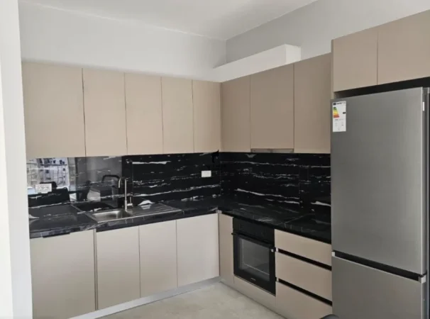 Tirane, jepet me qera apartament 2+1 Kati 7, 110 m² 700 € (BRRYLI)