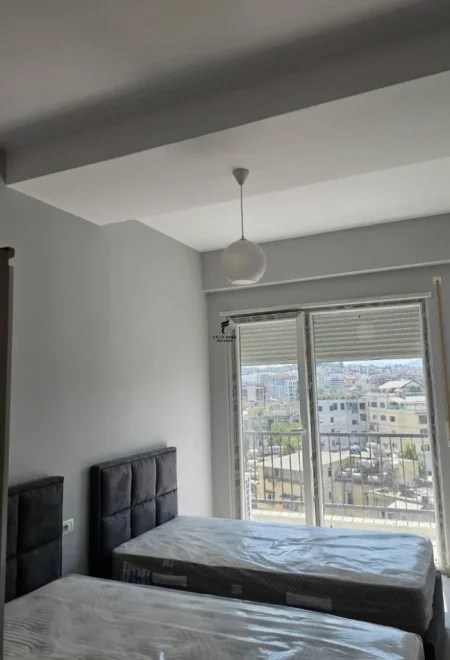 Tirane, jepet me qera apartament 2+1 Kati 7, 110 m² 700 € (BRRYLI)