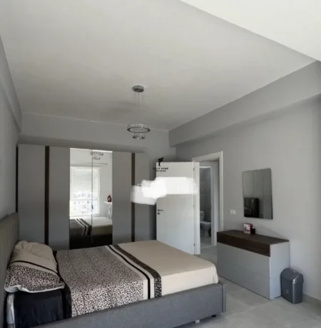 Tirane, jepet me qera apartament 2+1 Kati 7, 110 m² 700 € (BRRYLI)
