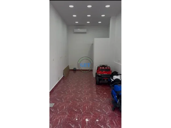 Durres, jepet me qera ambjent biznesi Kati 0, 30 m² 900 € (Plazh)