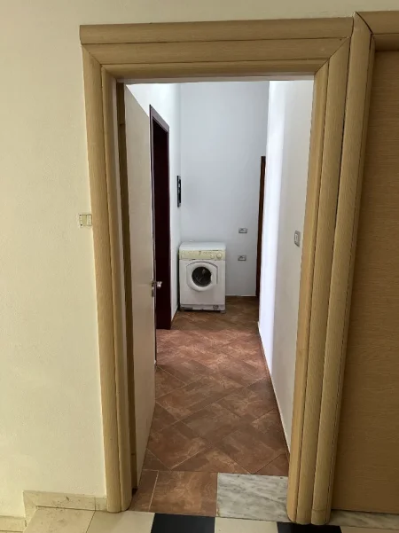 Tirane, jepet me qera garsonier 1+1 Kati 2, 40 m² 300 € (Rruga Havzi Nela)