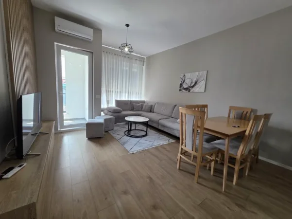 Tirane, jepet me qera apartament 2+1+Ballkon Kati 7, 94 m² 800 € (Rezidenca Marga 2)