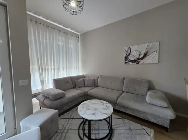 Tirane, jepet me qera apartament 2+1+Ballkon Kati 7, 94 m² 800 € (Rezidenca Marga 2)