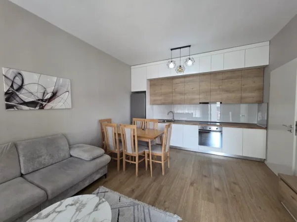 Tirane, jepet me qera apartament 2+1+Ballkon Kati 7, 94 m² 800 € (Rezidenca Marga 2)