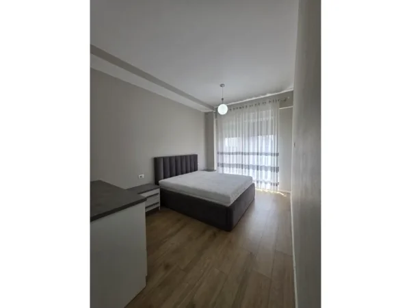 Tirane, jepet me qera apartament 2+1+Ballkon Kati 7, 94 m² 800 € (Rezidenca Marga 2)