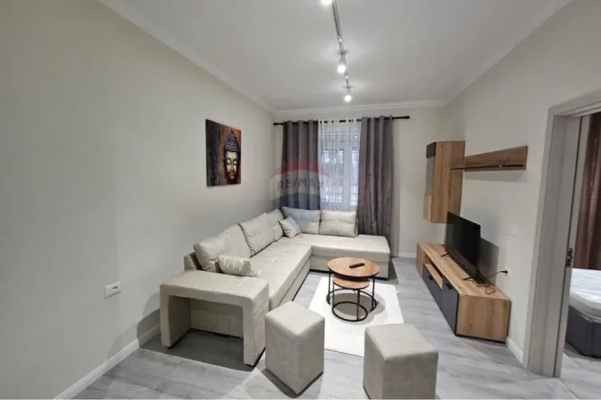 Tirane, jepet me qera apartament 2+1 , 85 m² 800 € (Garda)
