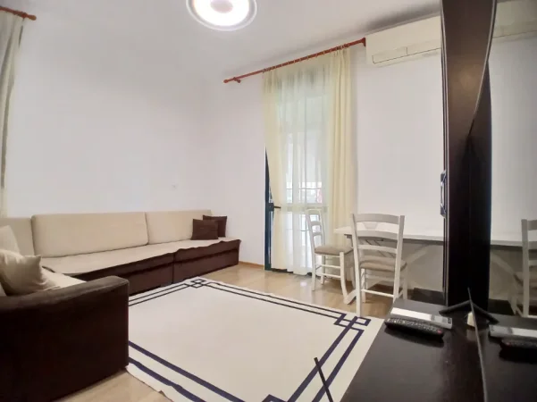Tirane, jepet me qera apartament 2+1 Kati 3, 80 m² 600 € (Rruga e durresit)