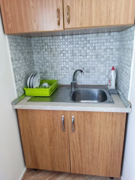 Tirane, jepet me qera apartament 1+1 Kati 5, 60 m² 380 € (Kryqezimi i Siri Kodres)