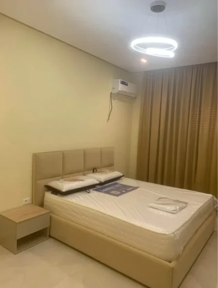 Tirane, jepet me qera apartament 1+1 Kati 1, 65 m² 450 € (Rruga Llazi Miho)