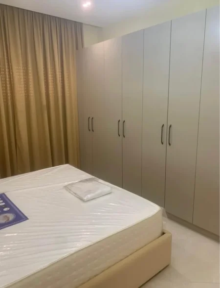 Tirane, jepet me qera apartament 1+1 Kati 1, 65 m² 450 € (Rruga Llazi Miho)