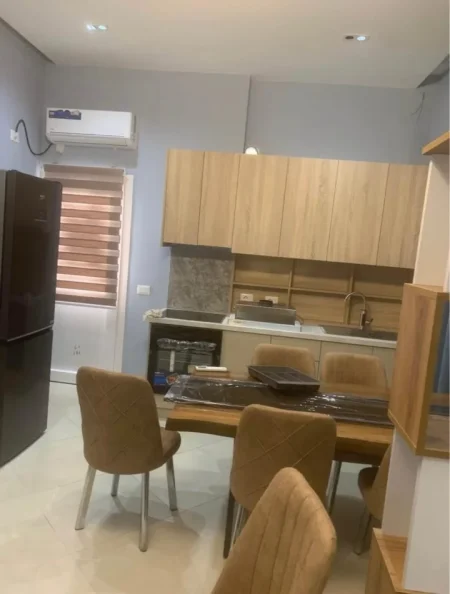 Tirane, jepet me qera apartament 1+1 Kati 1, 65 m² 450 € (Rruga Llazi Miho)