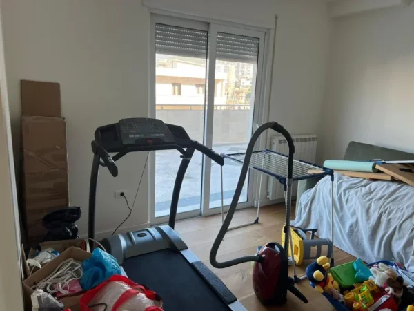 Tirane, shitet apartament 2+1 Kati 2, 225.000 € (Kinostudio)