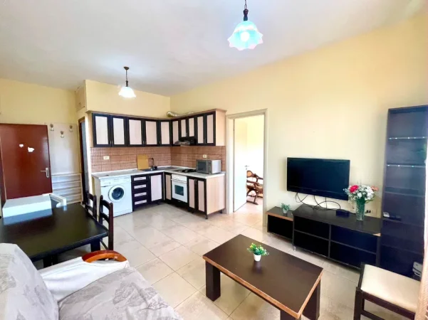 Tirane, jepet me qera Apartament 1+1 Kati 3, 65 m² ,Çmimi 500 Euro, tek 21 Dhjetori ,Tiranë