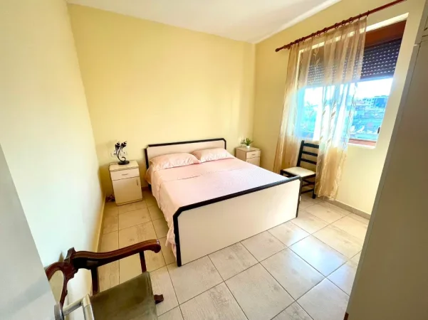 Tirane, jepet me qera Apartament 1+1 Kati 3, 65 m² ,Çmimi 500 Euro, tek 21 Dhjetori ,Tiranë