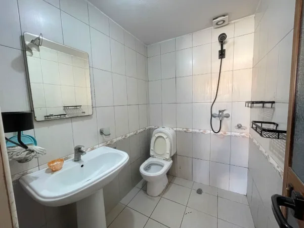 Tirane, jepet me qera Apartament 1+1 Kati 3, 65 m² ,Çmimi 500 Euro, tek 21 Dhjetori ,Tiranë