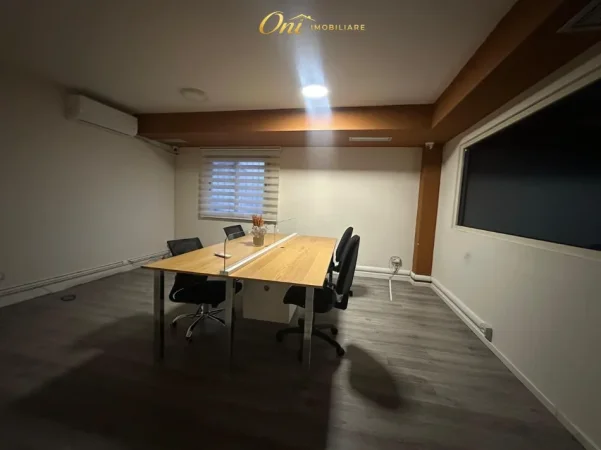 Tirane, jepet me qera zyre Kati 1, 200 m² 3.000 € (GJIMNAZI PETRO NINI)