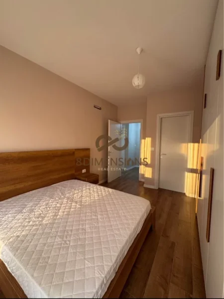 Tirane, jepet me qera apartament 2+1+Ballkon Kati 4, 92 m² 600 € (QTU)