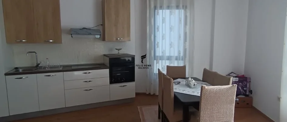 Tirane, jepet me qera apartament 1+1 Kati 7, 65 m² 700 € (RRUGA E DIBRES)