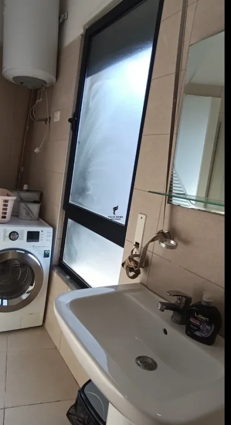 Tirane, jepet me qera apartament 1+1 Kati 7, 65 m² 700 € (RRUGA E DIBRES)